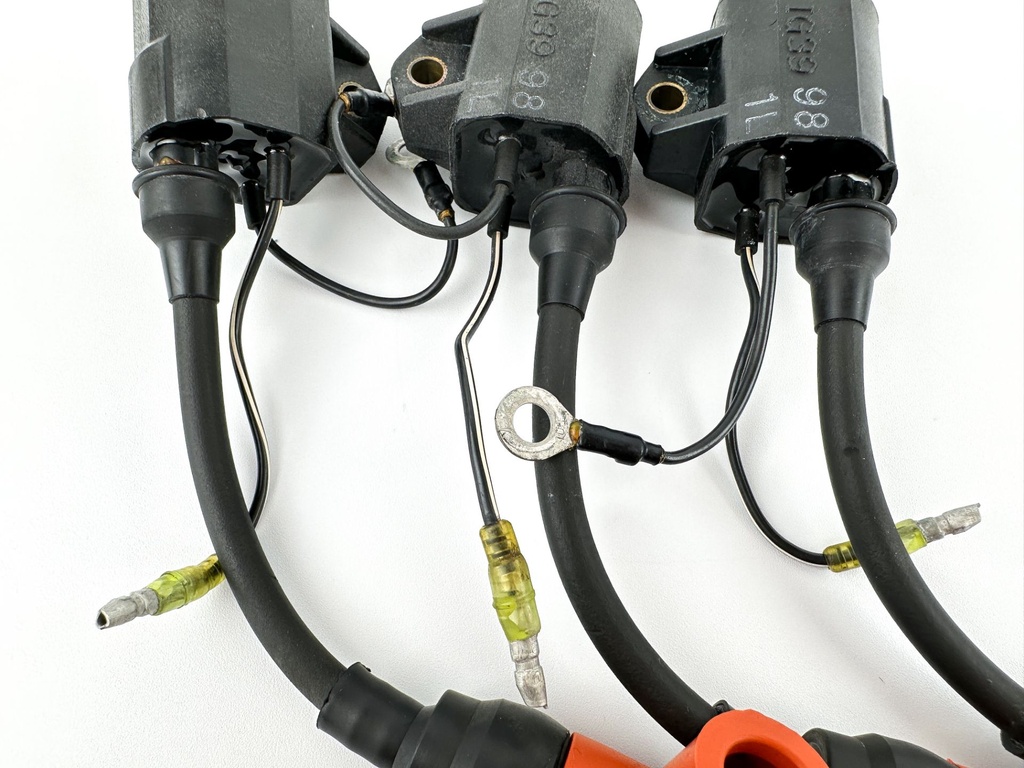 2004 Yamaha 90 HP 2 Stroke Outboard Ignition Coil Set 697-85570-00-00 OEM