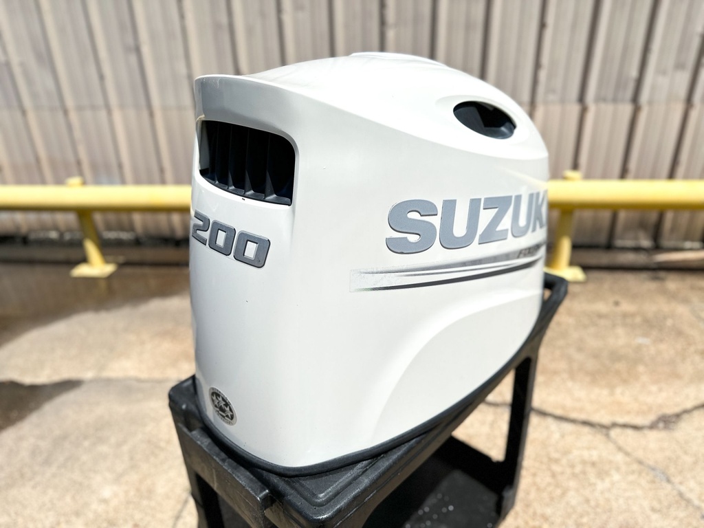 2018 Suzuki 200 HP 4 Stroke Outboard Top Cowling W/ Apron Set 61403-96810-Y5S