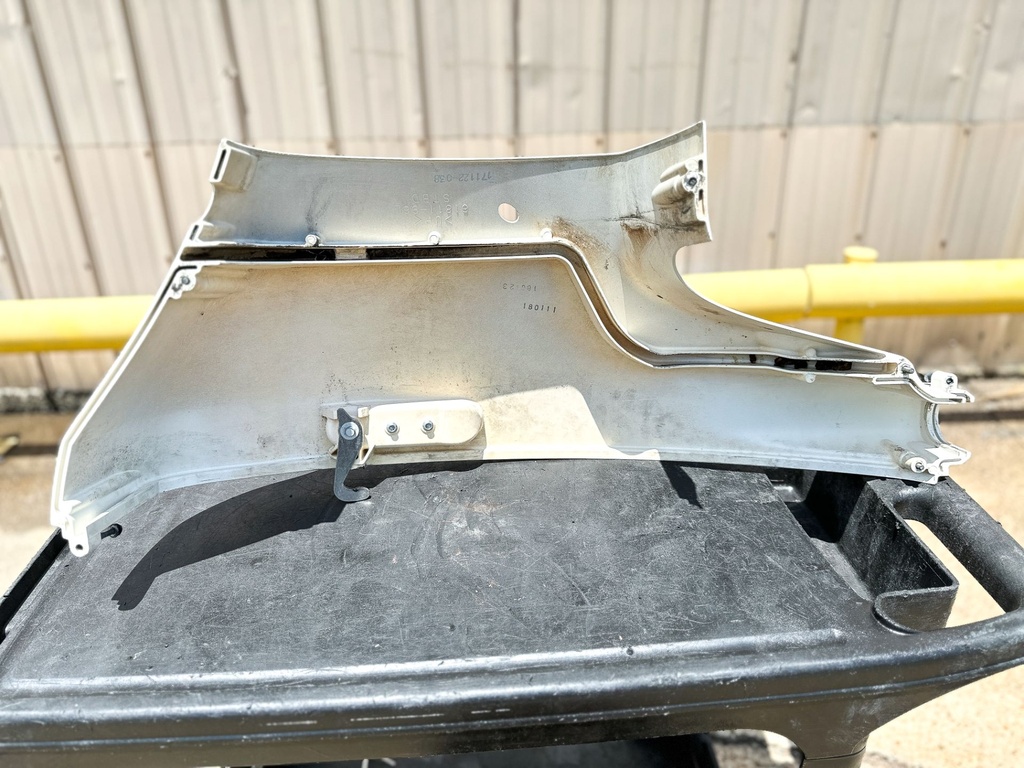 2018 Suzuki 200 HP 4 Stroke Outboard Top Cowling W/ Apron Set 61403-96810-Y5S