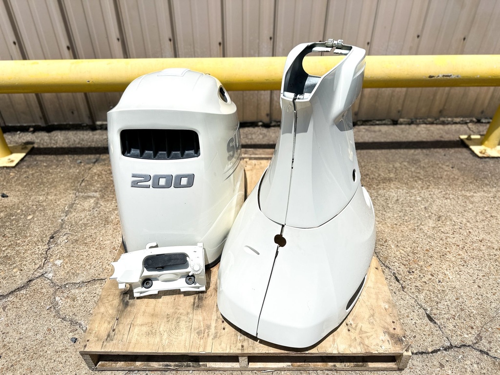 2018 Suzuki 200 HP 4 Stroke Outboard Top Cowling W/ Apron Set 61403-96810-Y5S