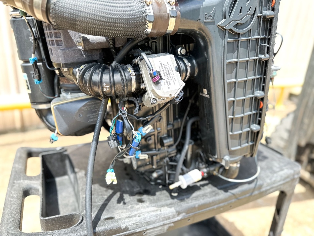 895247A05 Mercury Verado 225 HP 4 Stroke Outboard Powerhead 779 Hours 2005