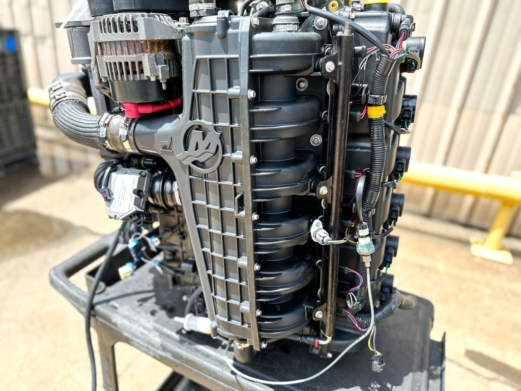 895247A05 Mercury Verado 225 HP 4 Stroke Outboard Powerhead 779 Hours 2005