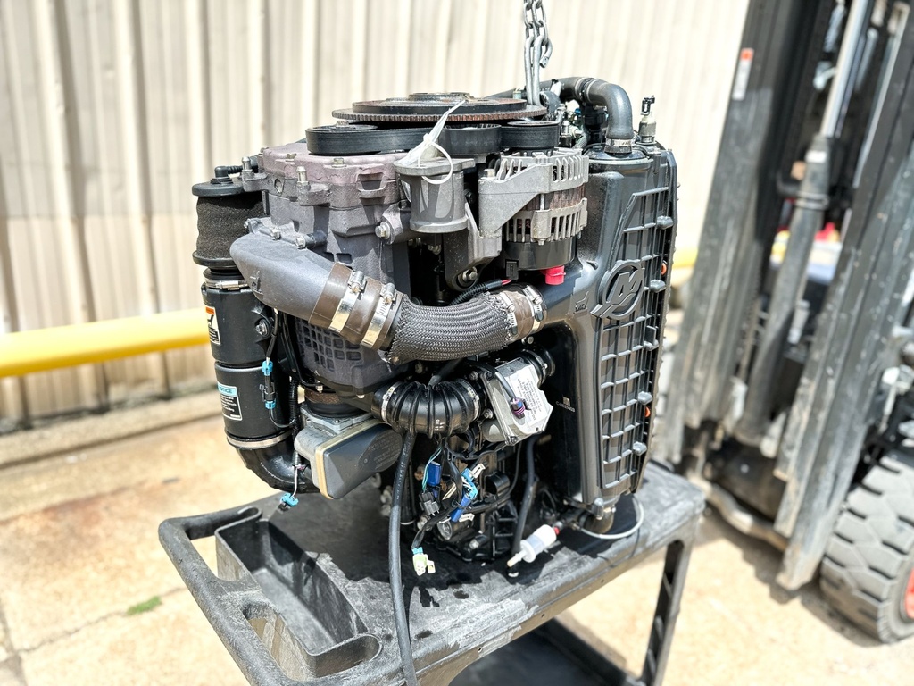 895247A05 Mercury Verado 225 HP 4 Stroke Outboard Powerhead 779 Hours 2005
