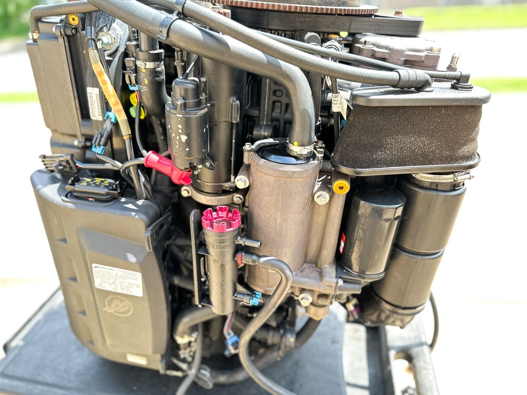2005 Mercury 225 HP 4 Stroke Outboard Powerhead 895247A05 779 Hours