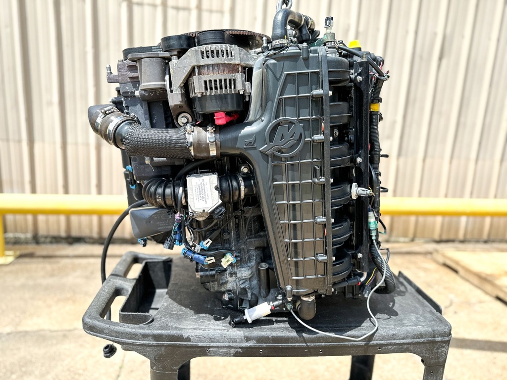 2005 Mercury 225 HP 4 Stroke Outboard Powerhead 895247A05 779 Hours