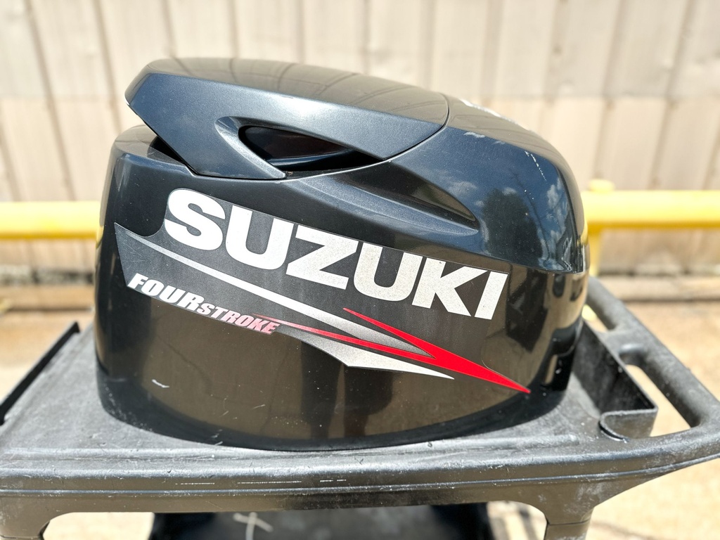 2009 Suzuki 90 HP 4 Stroke Outboard Top Cowling 61400-87Y80-0EP OEM