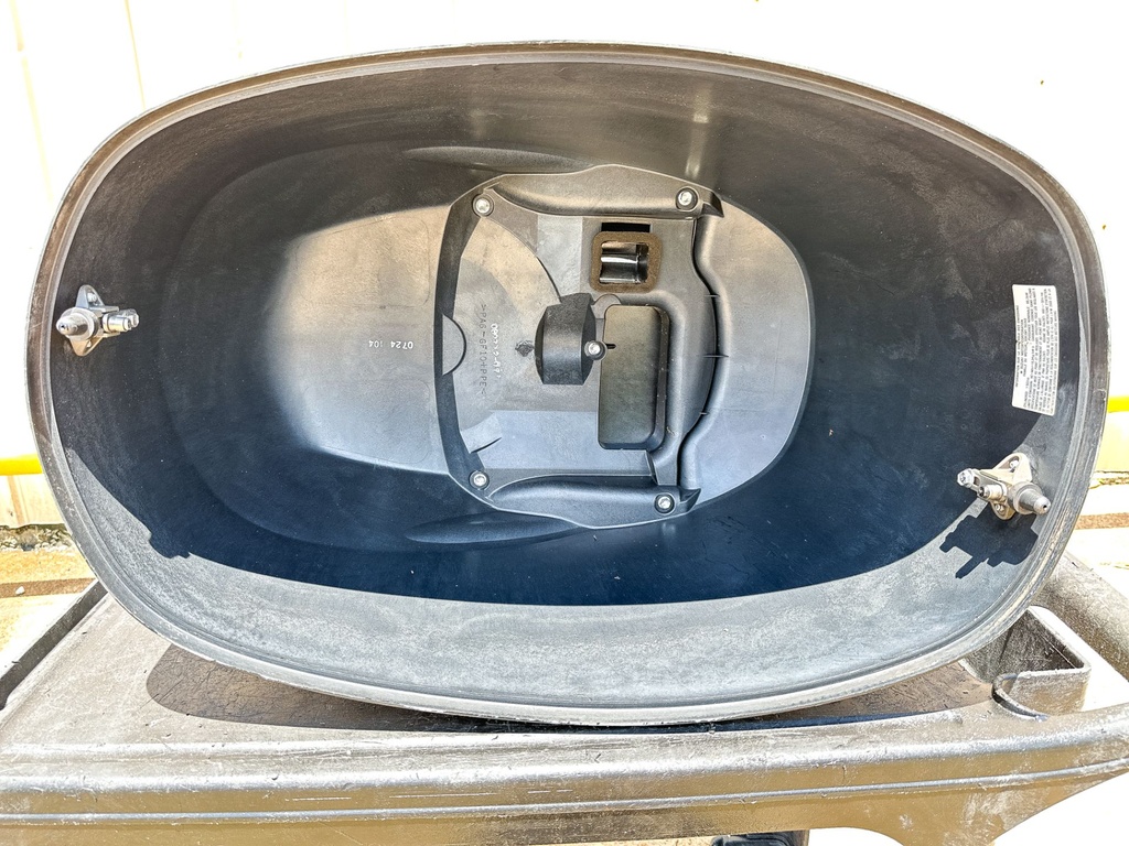 2009 Suzuki 90 HP 4 Stroke Outboard Top Cowling 61400-87Y80-0EP OEM