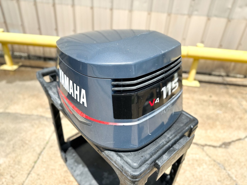 2001 Yamaha 115 HP 2 Stroke Outboard Top Cowling 6N6-42610-30-4D OEM