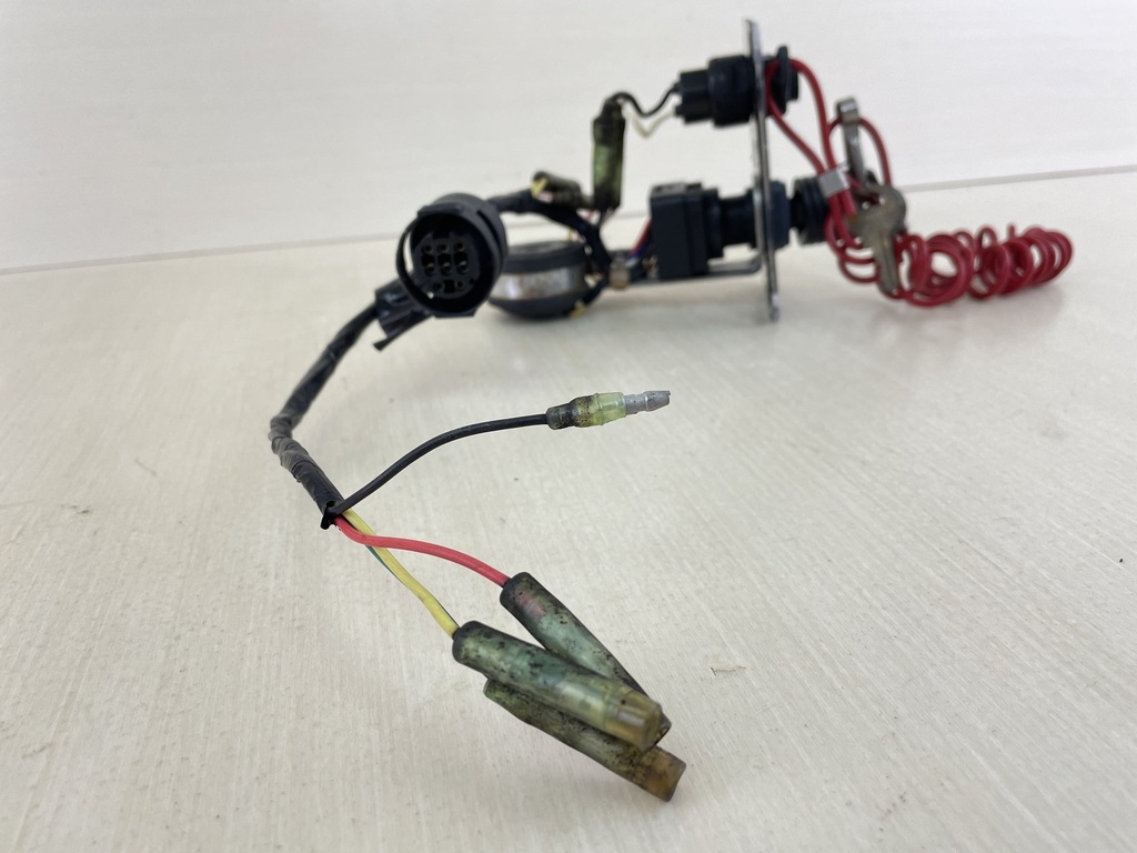 704-82570-13-00 Yamaha Single Engine Key Switch With Key - Used