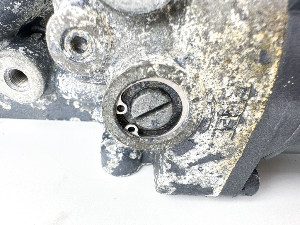 2003 Yamaha 225 HP 4 Stroke Outboard Power Trim Tilt Unit 69J-43800-00-4D OEM