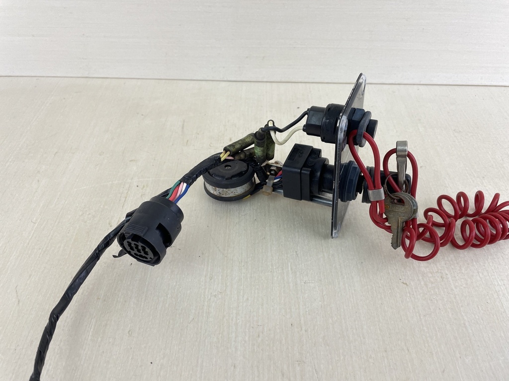 704-82570-13-00 Yamaha Single Engine Key Switch With Key - Used