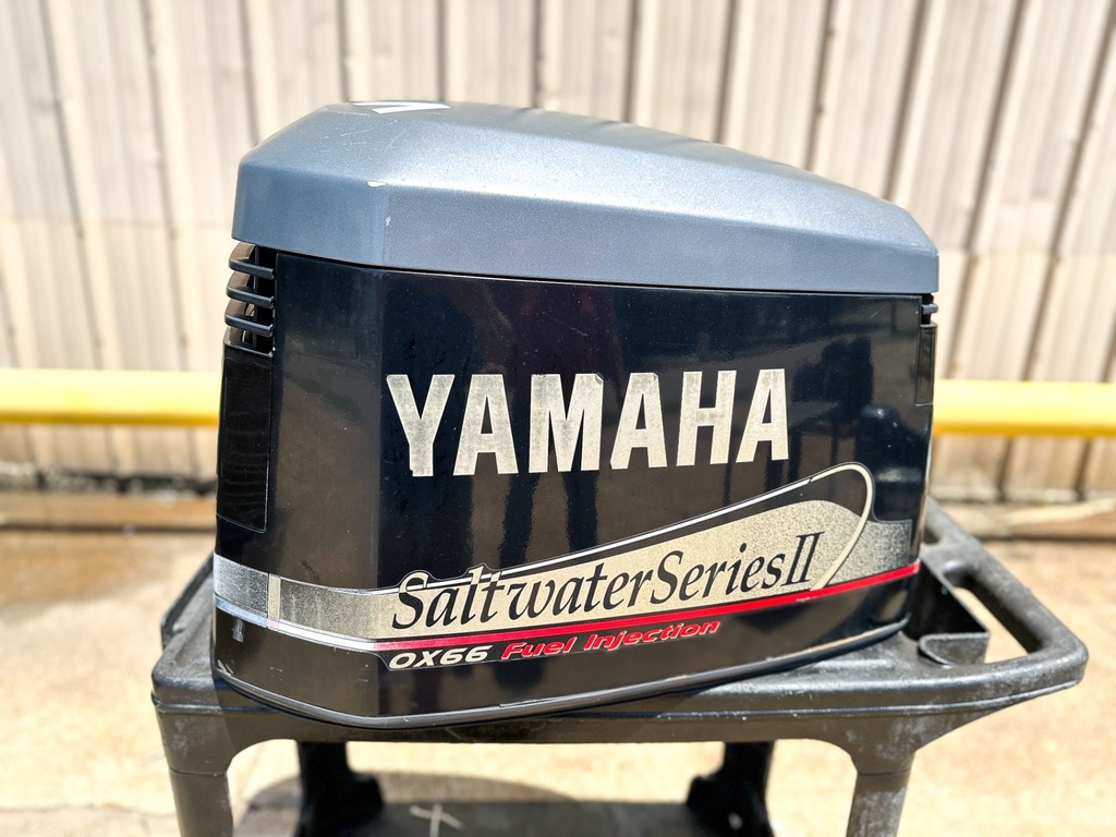 1999 Yamaha 250 HP 2 Stroke Outboard Top Cowling 65L-42610-V0-4D OEM