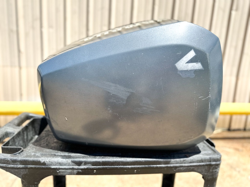 1999 Yamaha 250 HP 2 Stroke Outboard Top Cowling 65L-42610-V0-4D OEM