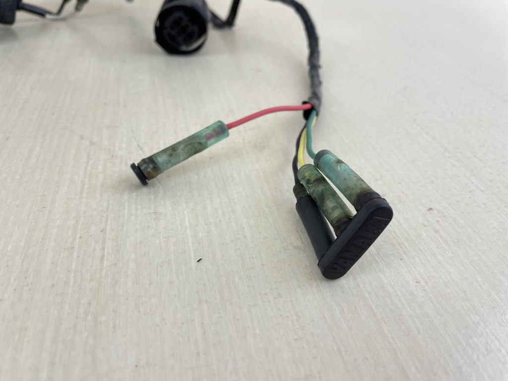 704-82570-13-00 Yamaha Single Engine Outboard Key Switch Assembly With Key - Good Condition