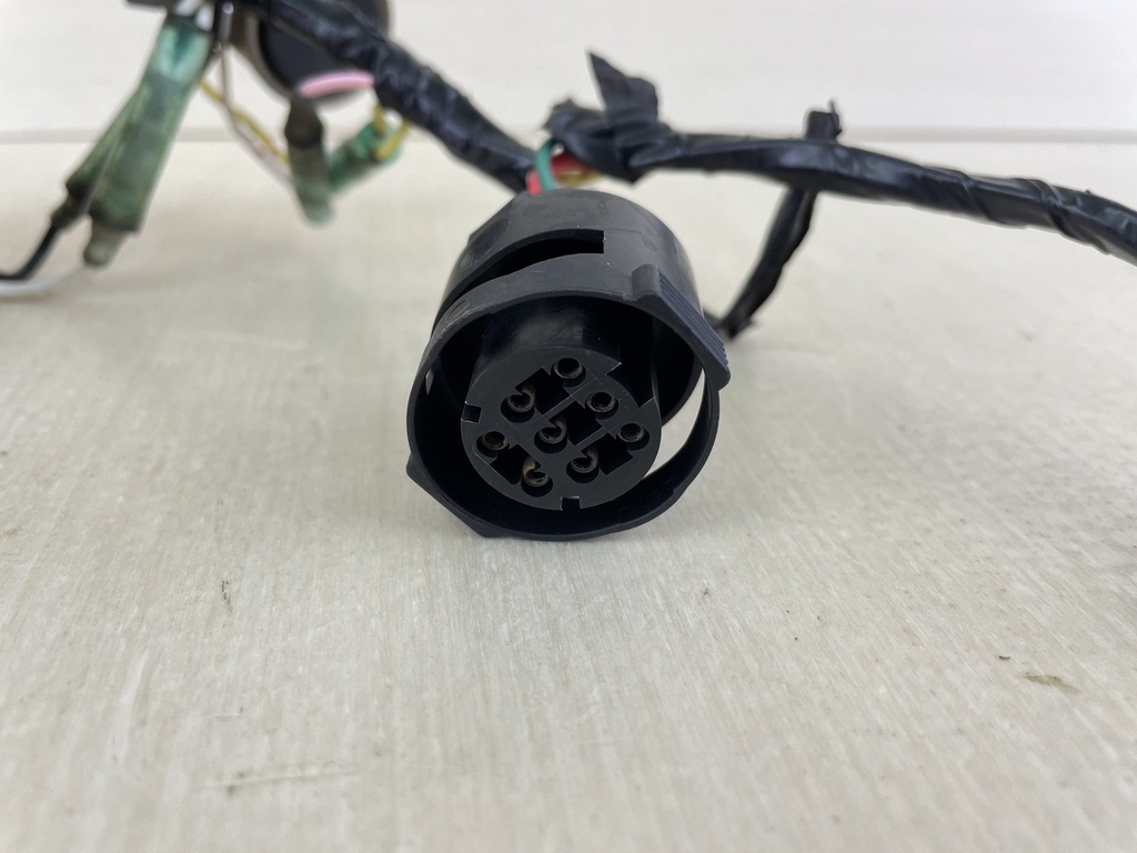 704-82570-13-00 Yamaha Single Engine Outboard Key Switch Assembly With Key - Good Condition