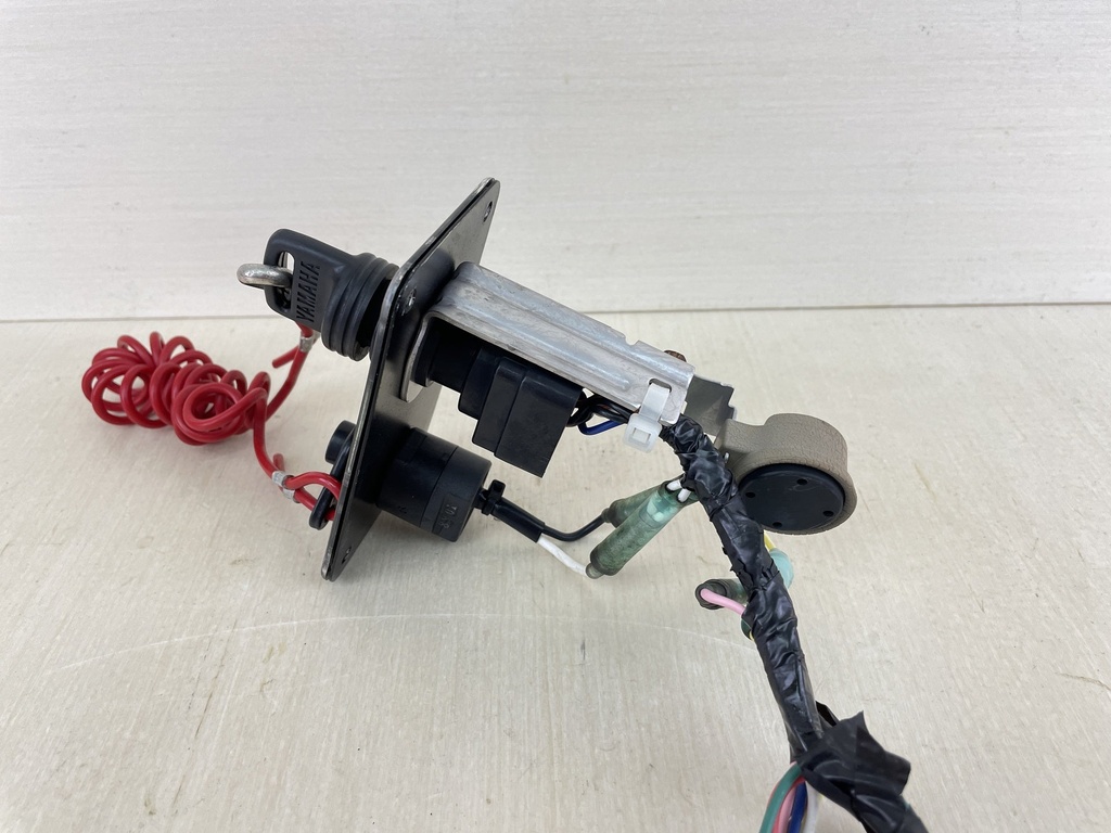 704-82570-13-00 Yamaha Single Engine Outboard Key Switch Assembly With Key - Good Condition
