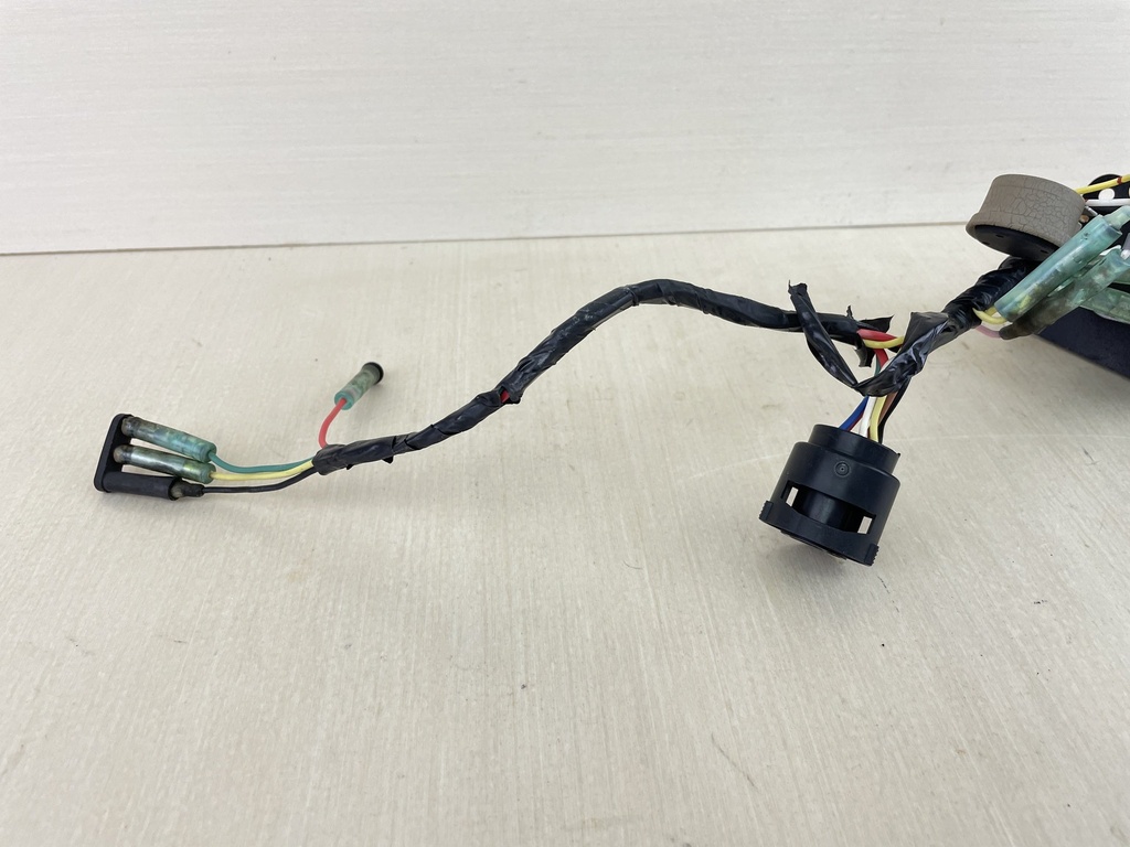 704-82570-13-00 Yamaha Single Engine Outboard Key Switch Assembly With Key - Good Condition