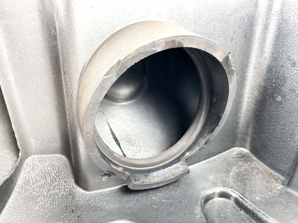 2005 Mercury 225 HP 2 Stroke Outboard Intake Air Silencer Assembly 880083T1 OEM
