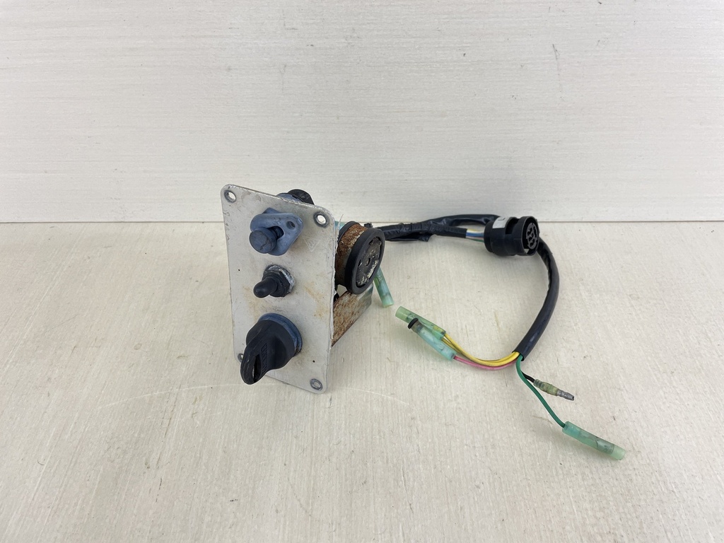 Yamaha Outboard Single Engine Key Switch With Key - Used