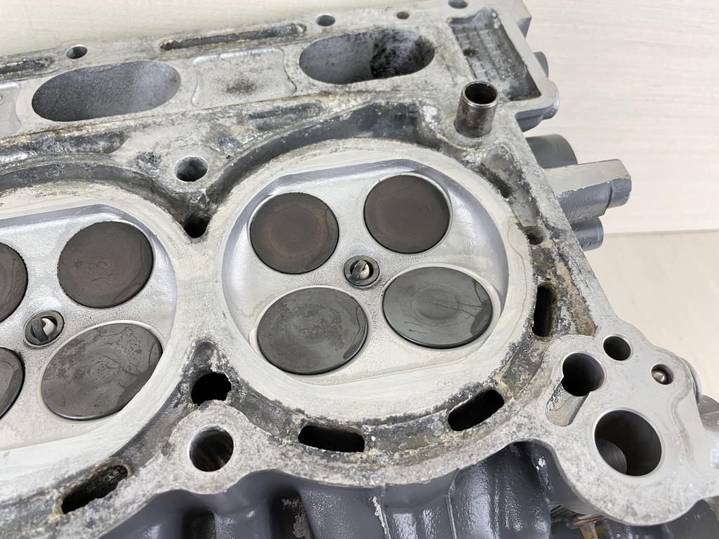 2004 Suzuki 225HP 4 Stroke Port Left Cylinder Head Assembly 11103-93J02