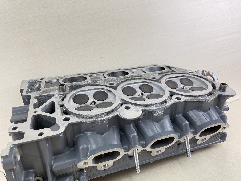 2004 Suzuki 225HP 4 Stroke Starboard Right Cylinder Head Assembly 11101-93J04