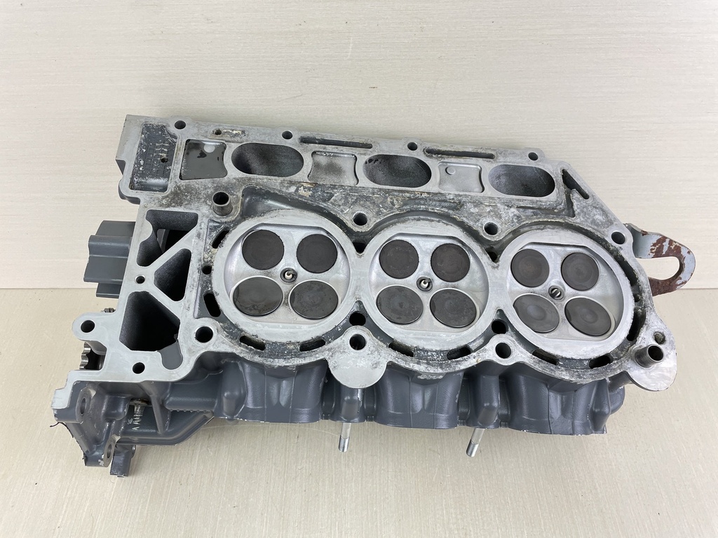 2004 Suzuki 225HP 4 Stroke Starboard Right Cylinder Head Assembly 11101-93J04