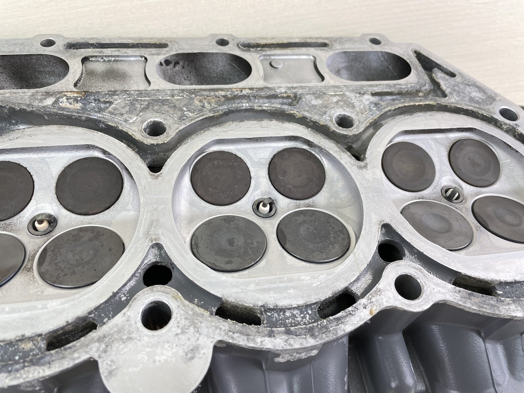 2004 Suzuki 225HP 4 Stroke Starboard Right Cylinder Head Assembly 11101-93J04