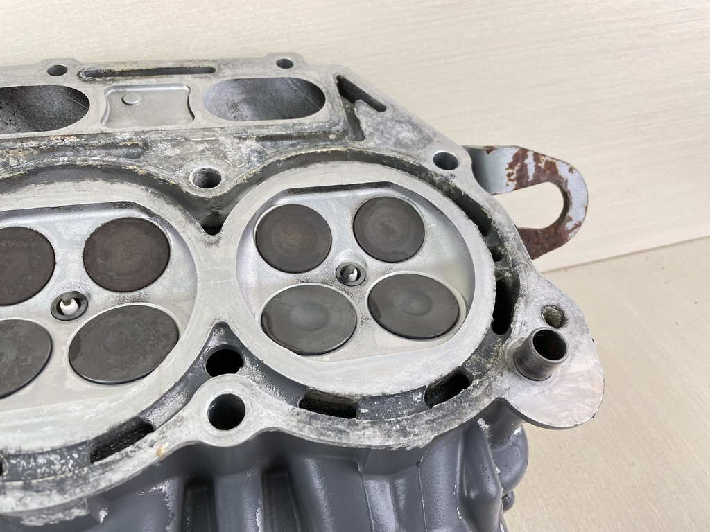 2004 Suzuki 225HP 4 Stroke Starboard Right Cylinder Head Assembly 11101-93J04