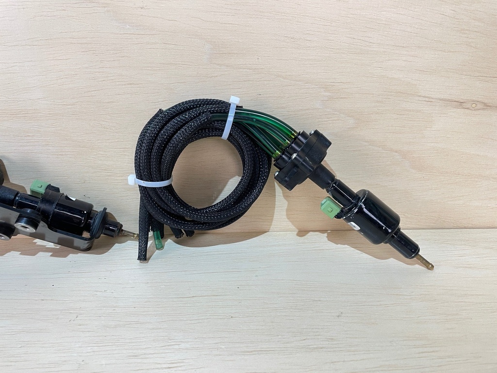 Evinrude Etec G2 150 - 200HP Oil Pump & Manifold Assembly 5007914 5008808