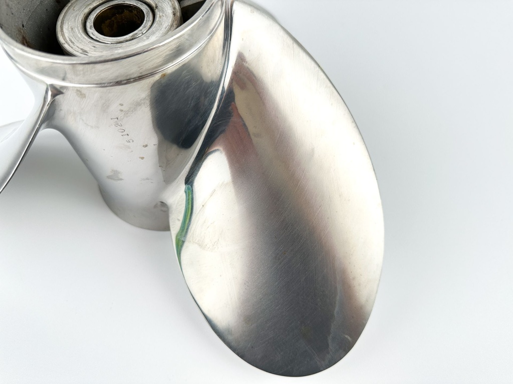 Suzuki Outboard Prop Propeller 3 Blade RH Standard 15 1/2 x 17P