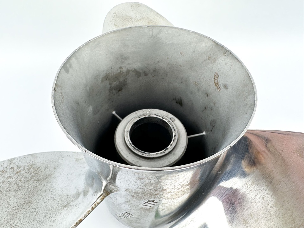 Mercury 48-18278A 15 1/2 x 17 Propeller Outboard Engine Standard Rotation RH