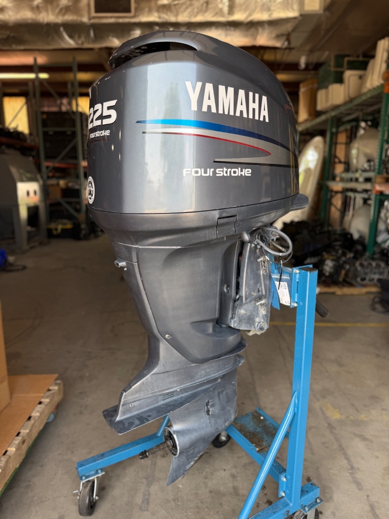 2004 Yamaha 225HP 4 Stroke Outboard Engine W/ 25" Shaft - Serviced