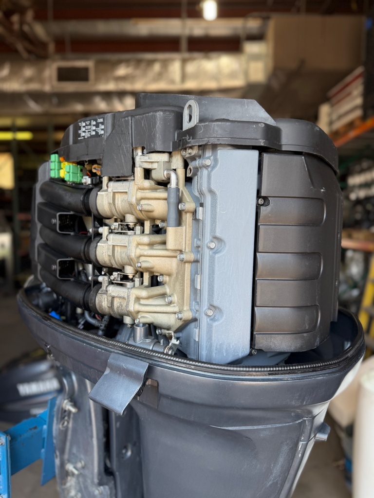 2004 Yamaha 225HP 4 Stroke Outboard Engine W/ 25" Shaft - Serviced