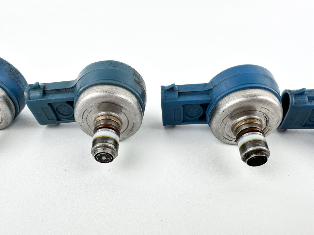 2005 Mercury 225 HP 2 Stroke Outboard Air Injector Set 883078A4 OEM