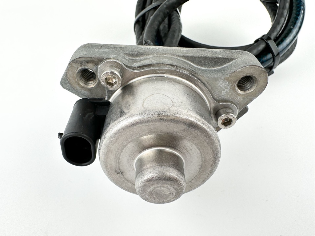 2005 Mercury 225 HP 2 Stroke Outboard Oil Pump 857149T2 OEM