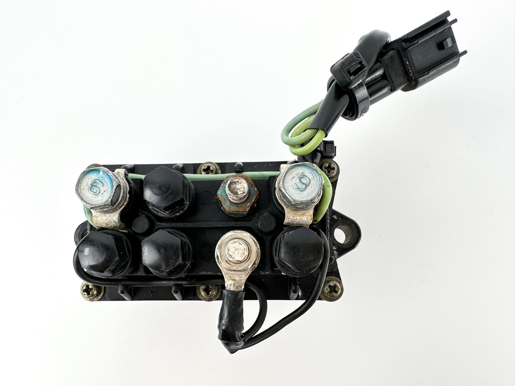 2004 Yamaha 225 HP 4 Stroke Outboard Trim Tilt Relay 69J-81950-11-00 OEM