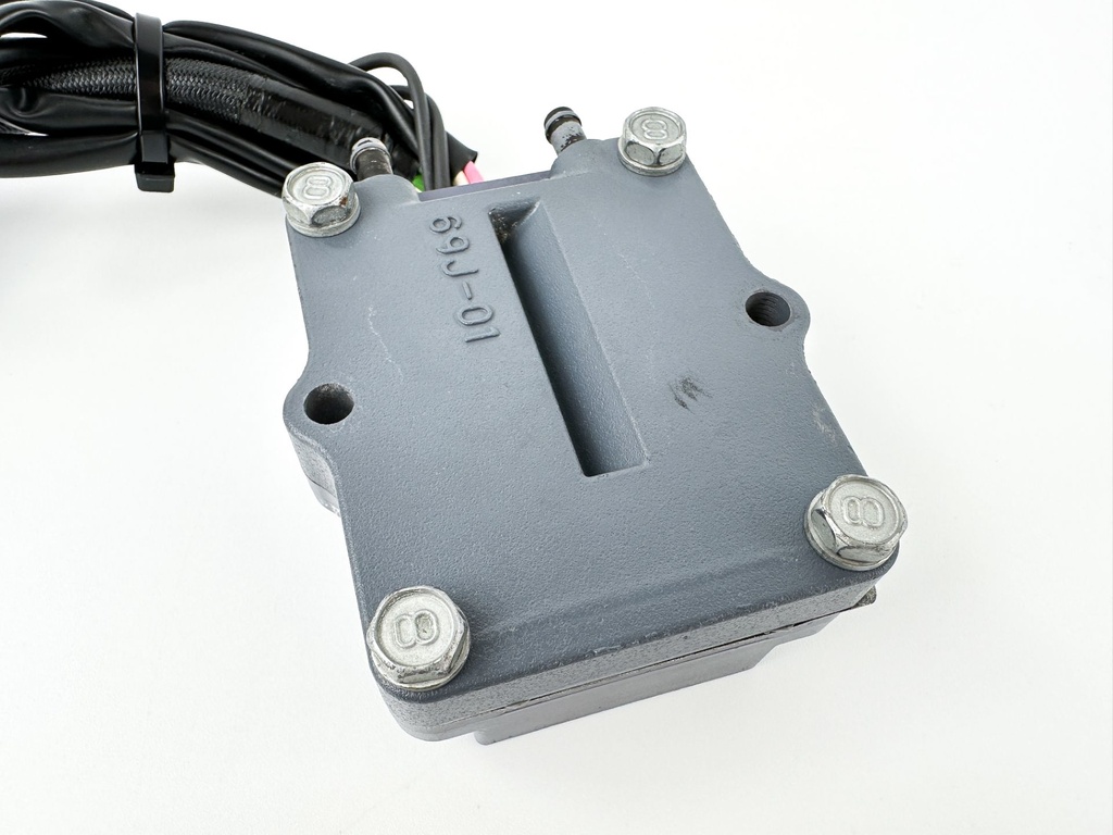 2004 Yamaha 225 HP 4 Stroke Outboard Rectifier & Regulator 69J-81960-11-00 OEM