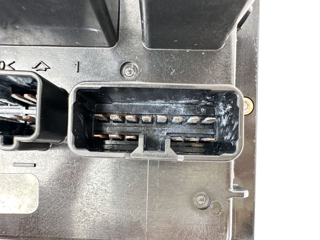 2014 Yamaha 200 HP 4 Stroke Outboard Fuse Box 6DA-82170-00-00 OEM