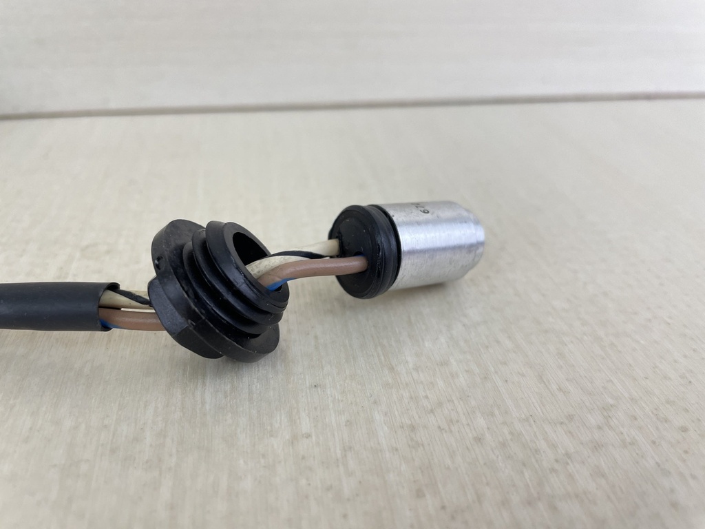 0585023 Johnson Evinrude 2 Stroke Outboard Port Temperature Switch 