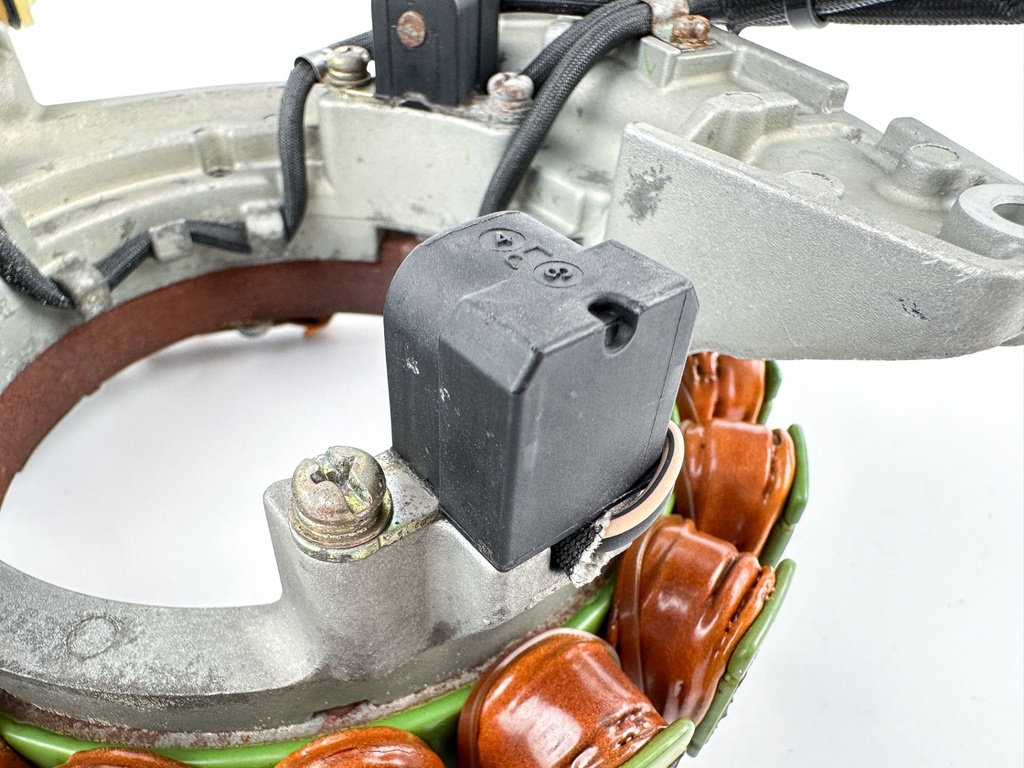 2004 Yamaha 225 HP 4 Stroke Outboard Coil Pulser Base Stator Assembly 69J-81460-01-00 OEM
