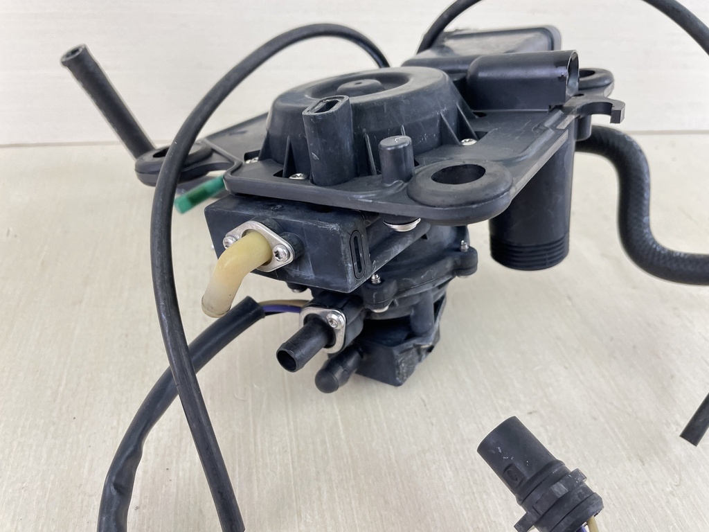 5007420 Evinrude Johnson Fuel Pump W/ Primer & Bracket 90 115 HP 1995-2001