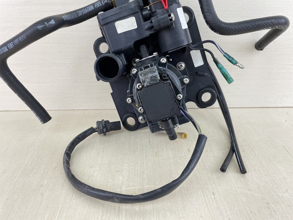 5007420 Evinrude Johnson Fuel Pump W/ Primer & Bracket 90 115 HP 1995-2001