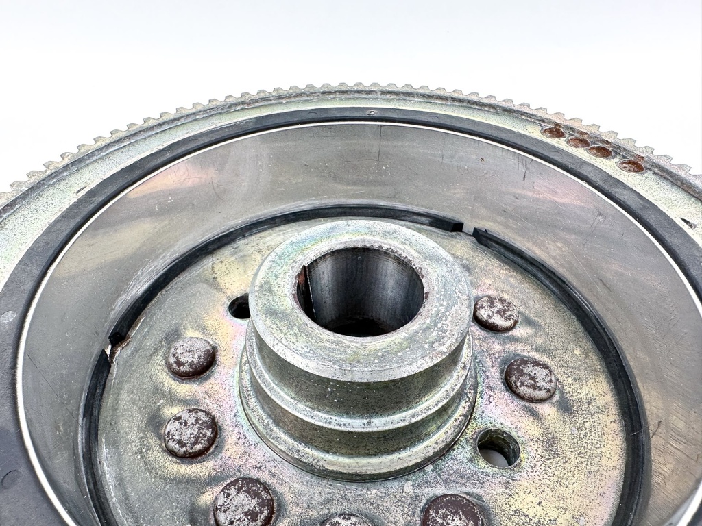 2004 Yamaha 225 HP 4 Stroke Outboard Flywheel Rotor 69J-81450-10-00 OEM