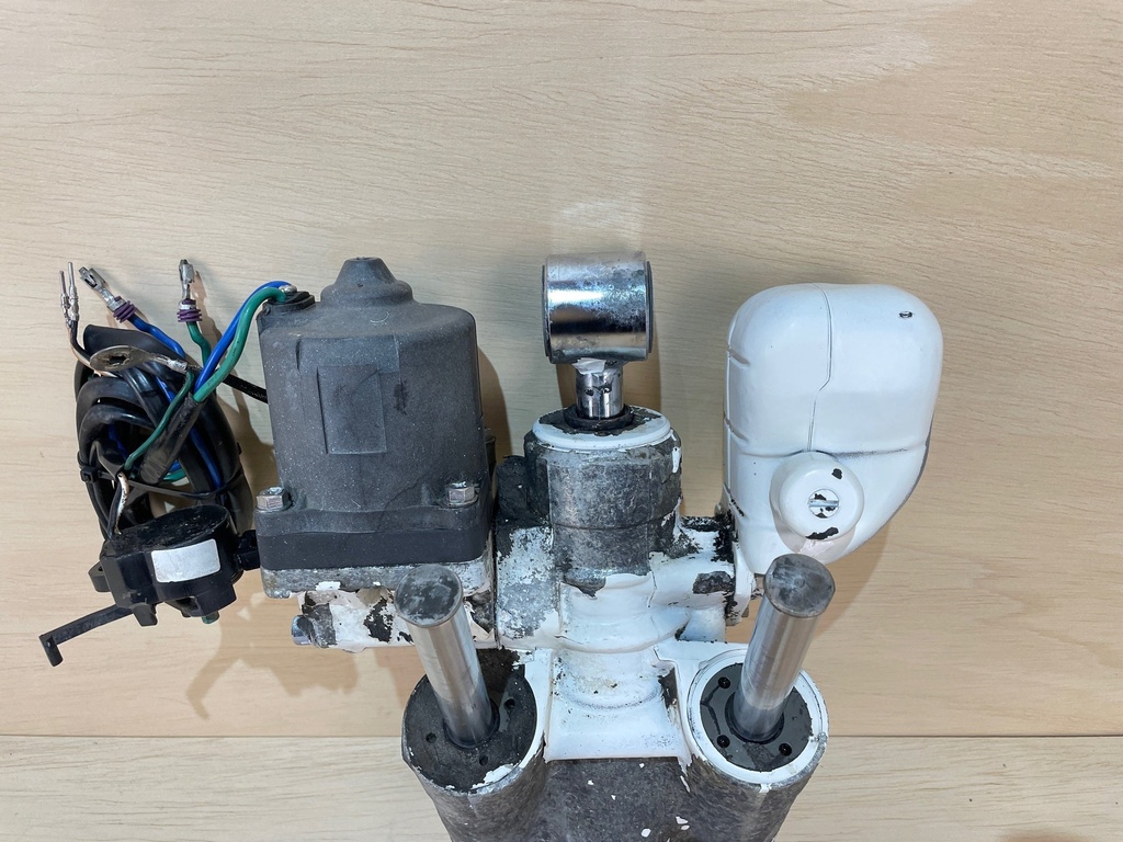 Evinrude Etec Johnson Ficht Power Trim Tilt Unit Assembly - Used Condition