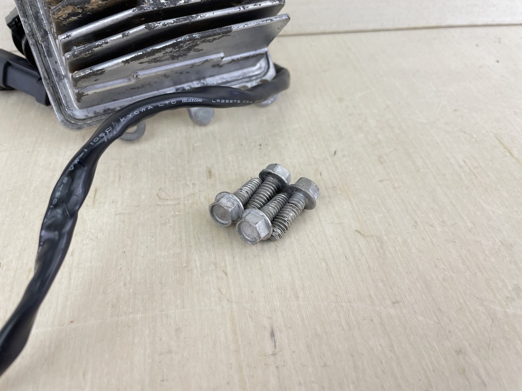 0586075 Johnson Evinrude Rectifier Regulator 1996-01 80 90 100 105 HP