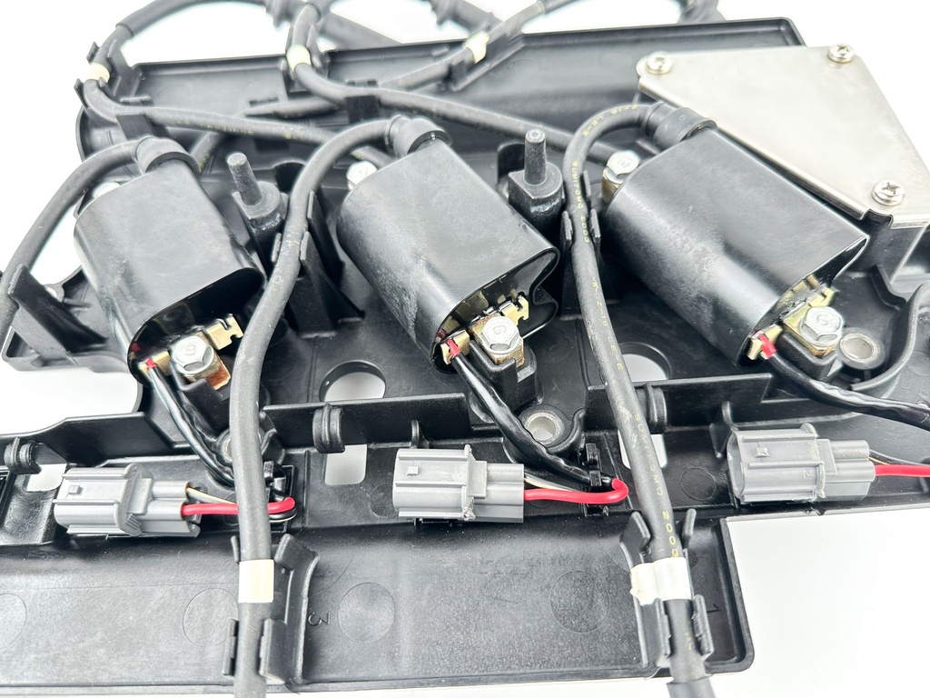 2004 Yamaha 225 HP 4 Stroke Outboard Ignition Coil Set W/ Plate 69J-82310-00-00 OEM