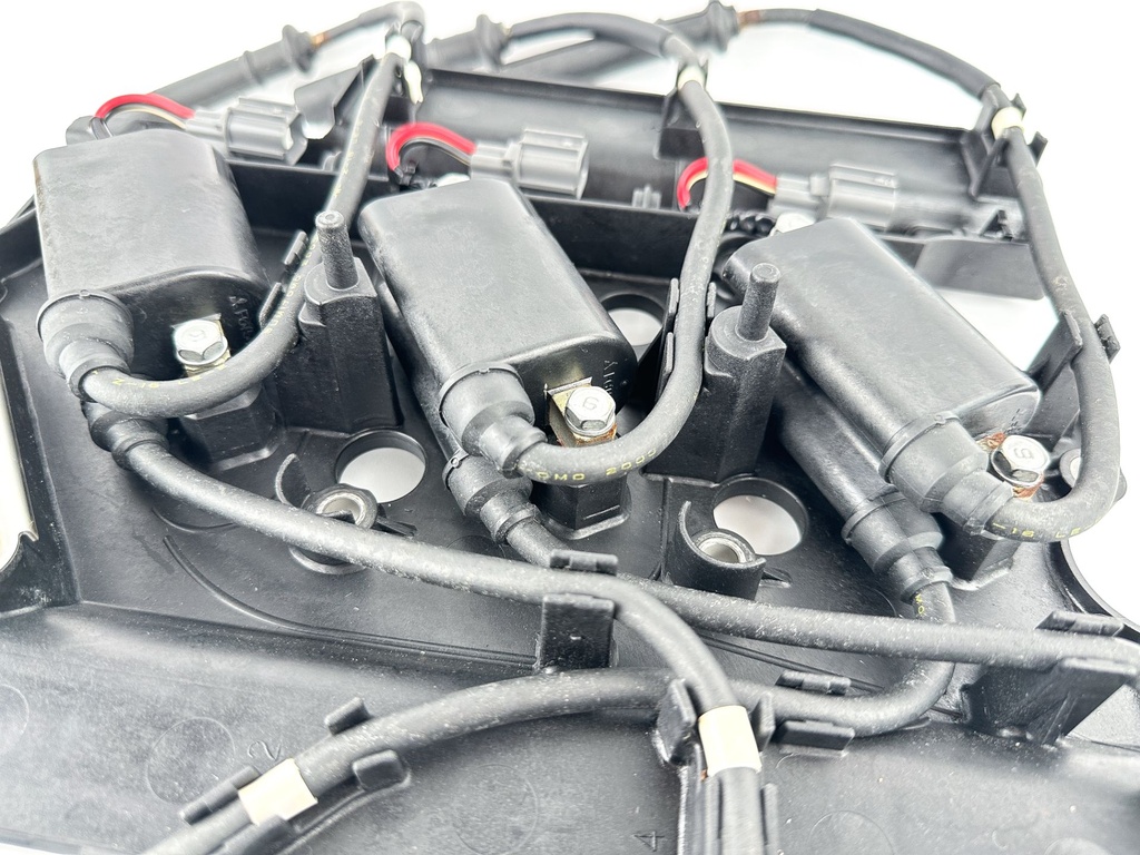 2004 Yamaha 225 HP 4 Stroke Outboard Ignition Coil Set W/ Plate 69J-82310-00-00 OEM