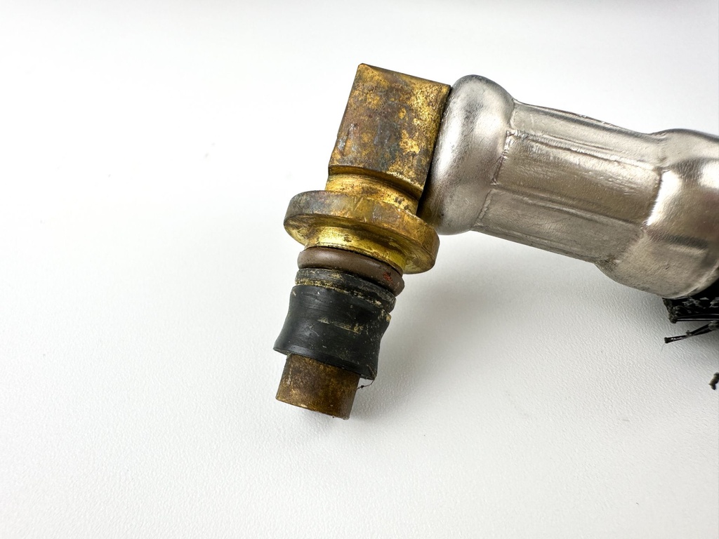 2005 Mercury 225 HP 2 Stroke Outboard Fuel Injector Set W/ Rail 884429T16 OEM