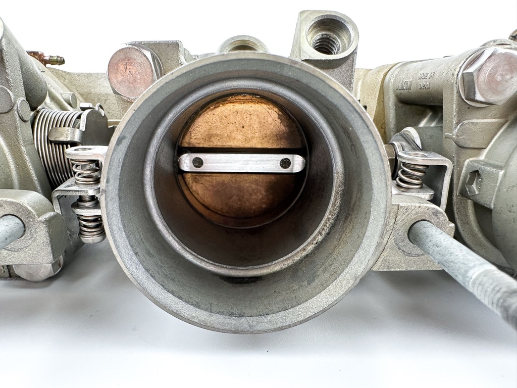 2004 Yamaha 225 HP 4 Stroke Outboard Throttle Body Assembly Set 69J-13750-00-00 OEM