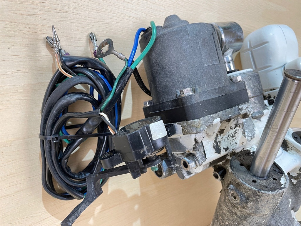 Evinrude Etec Johnson Ficht Power Trim Tilt Unit Assembly - Used Condition